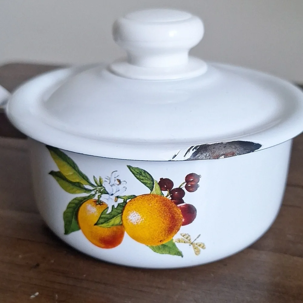 🎁White Enamel Saucepan with Fruit Design FREE with $40 Purchase